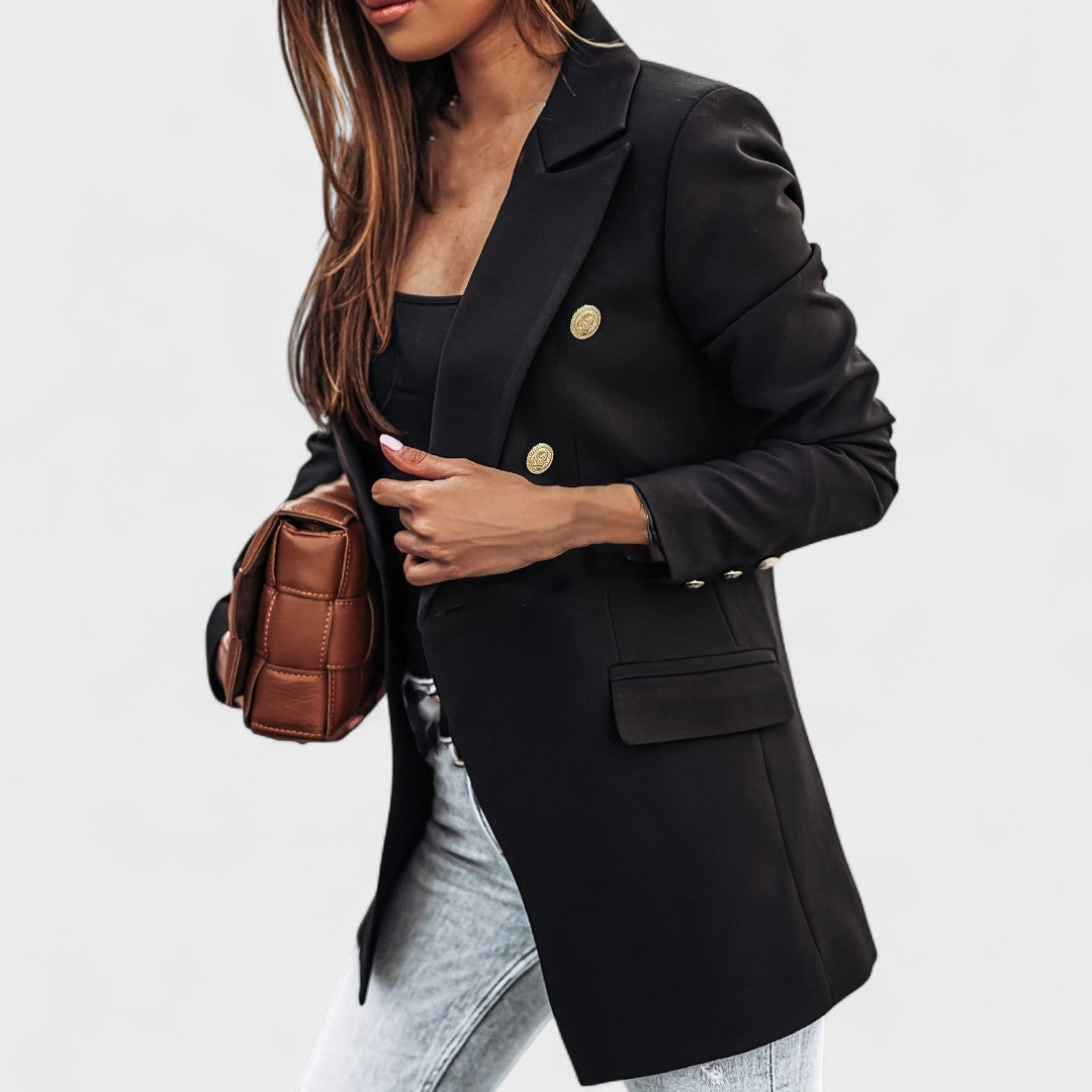 Matea - Ühe- ja kahekordne särk detailsete nuppudega" saab ümber kirjutada järgmiselt:

 "Matea - Ühe- ja kahekordne särk, kaunistatud detailsete nuppudega