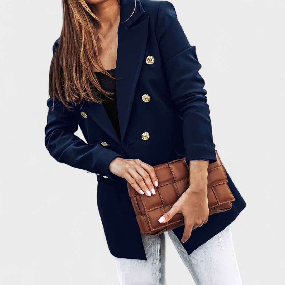 Matea - Ühe- ja kahekordne särk detailsete nuppudega" saab ümber kirjutada järgmiselt:

 "Matea - Ühe- ja kahekordne särk, kaunistatud detailsete nuppudega