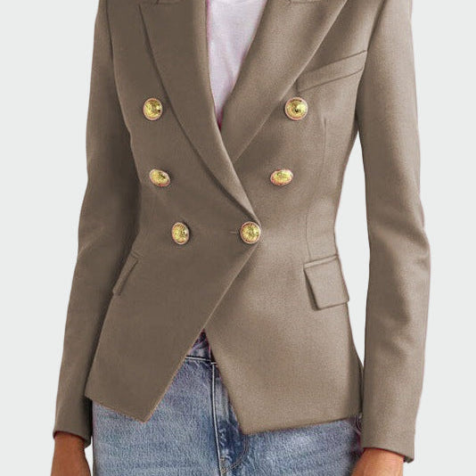 Traditsioonilise lõikega ülikond